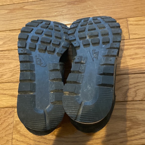 Reposh! They don’t get the wear they deserve! - Picture 3 of 4